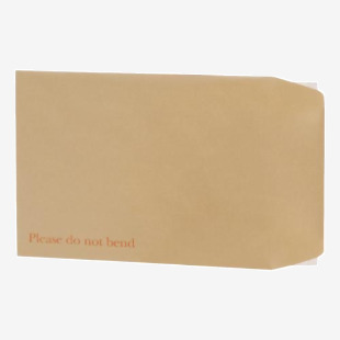 A pack of 125 5 Star Eco Envelopes that are made with recycled materials and measure 240x165mm. They feature a hot melt peel and seal closure, and a sturdy board backing. The envelopes are in a warm manilla color.