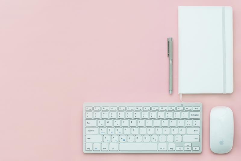 desk pink with keyboard